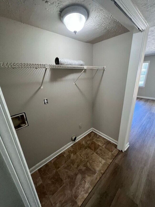 Building Photo - Ready to view now finally a 2 bedroom 2.5 ...