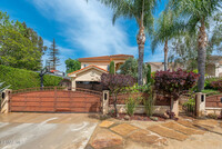 Building Photo - 4724 Noble Ave