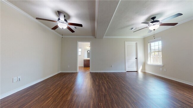 Building Photo - 923 Emerald Dove Ave