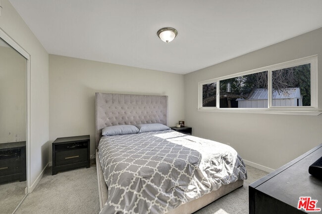 Building Photo - 19358 Alcona St