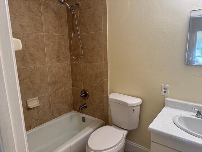 Building Photo - 215 Amherst Ave