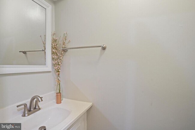 Building Photo - 1613 5th St NW