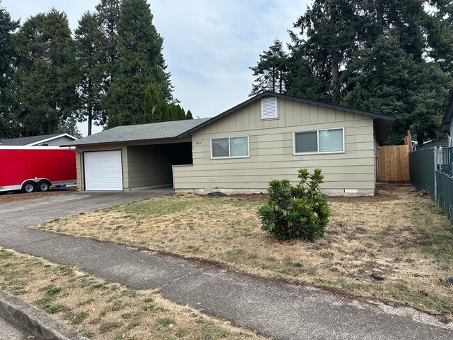 Building Photo - Beautifully updated 3 bedroom, 1 bath hous...