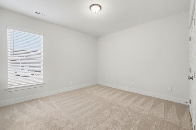 Building Photo - Beautiful New Construction Home - Move In Ready