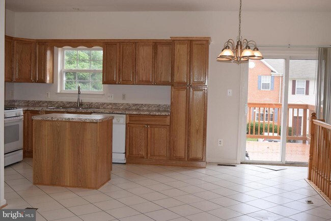 Building Photo - 45006 University Dr