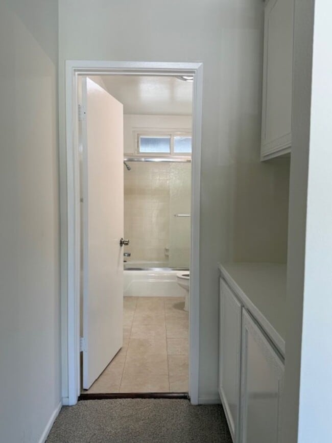 Building Photo - 420-22 Rees Street