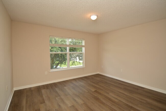Building Photo - 47 Buttermill Dr