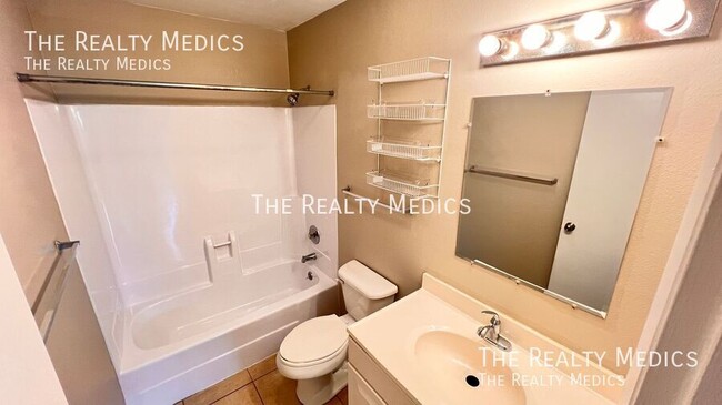 Building Photo - 1430 Monroe St