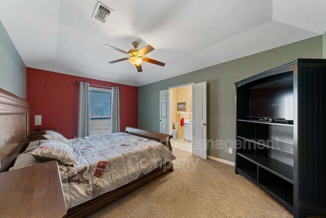 Building Photo - 1174 Mooncrest Dr