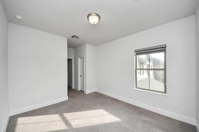 Building Photo - 1714 McCrae Hill Ct