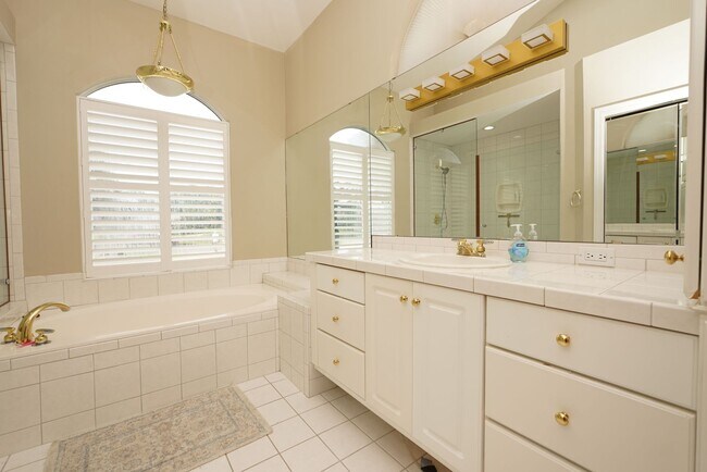 Building Photo - Great Location in Bluewater Bay