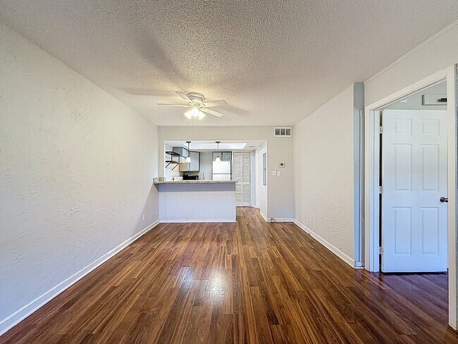 Building Photo - 8302 Bardmoor Blvd