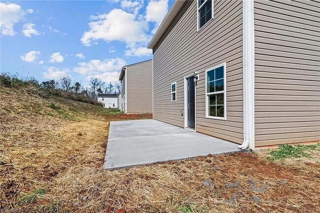 Building Photo - *** Move in Ready ***
