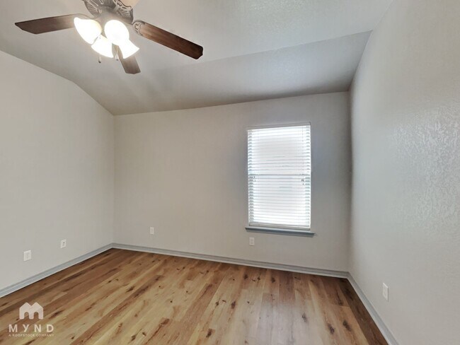 Building Photo - 612 Hilltop Dr