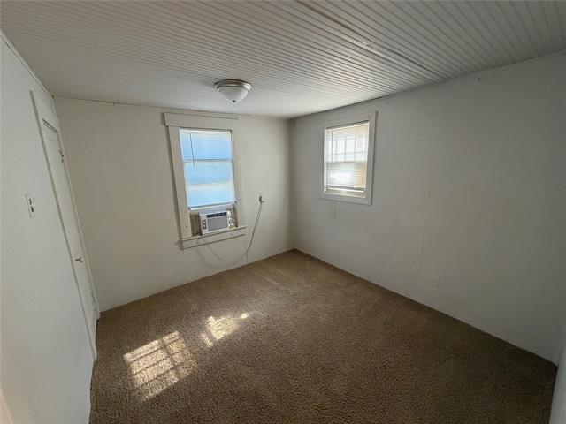 Building Photo - 604 Elm St