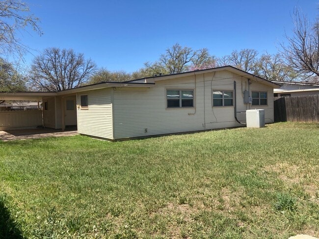 Building Photo - 224 N Oxford Dr