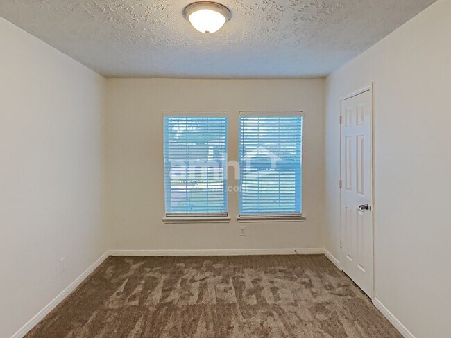 Building Photo - 13307 Montaigne Dr