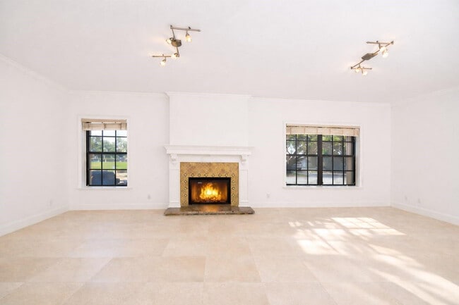 Building Photo - 1524 SE 12th St