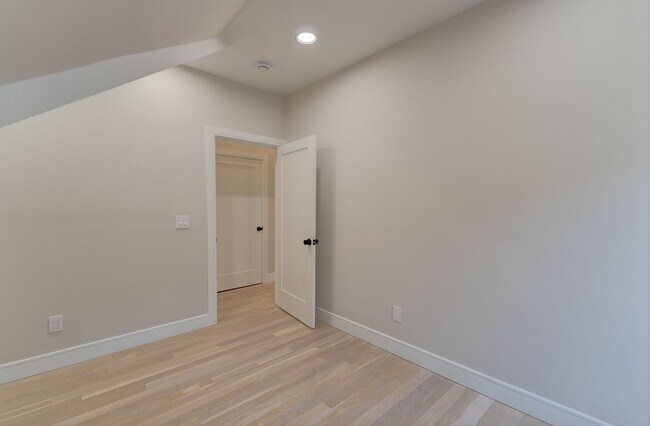 Building Photo - 123 Winchester Ave