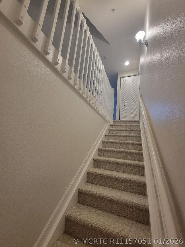 Building Photo - 750 Millbrae Ct