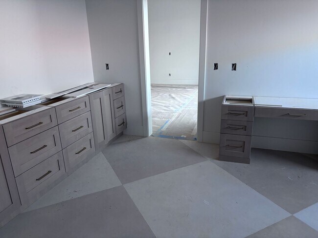 Building Photo - Huge Single Story with Pool and RV Garage