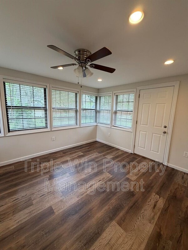 Building Photo - 1045 N Florissant Rd