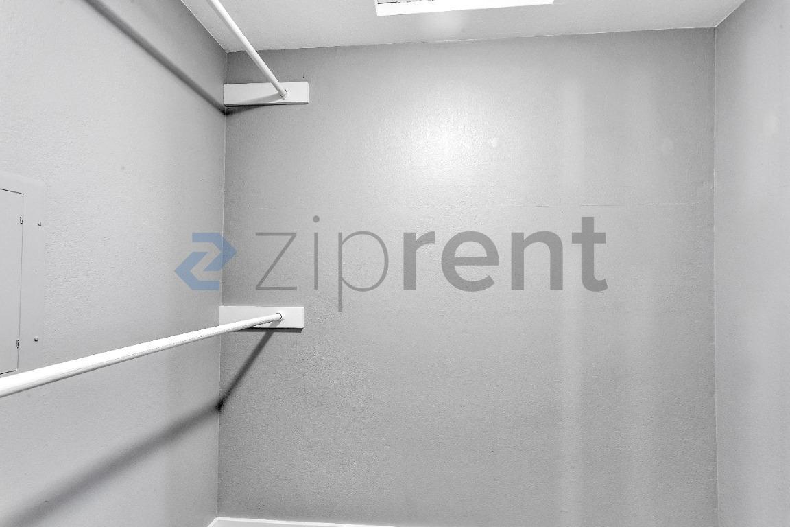 Building Photo - 25 Leslie Ct