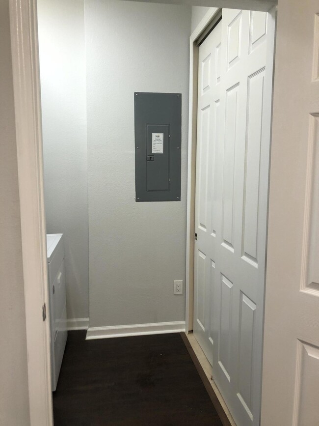 Building Photo - 11251 Campfield Dr