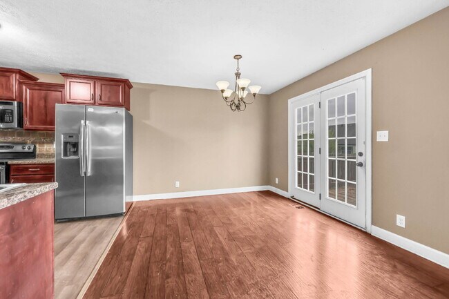 Building Photo - Wonderful 2-story home close to Ft. Campbell