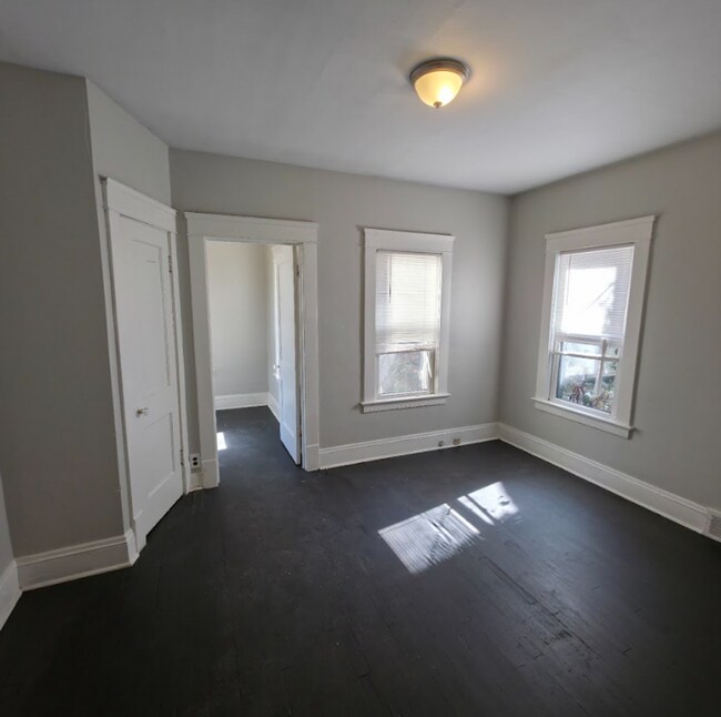 Building Photo - 747 E 117th St