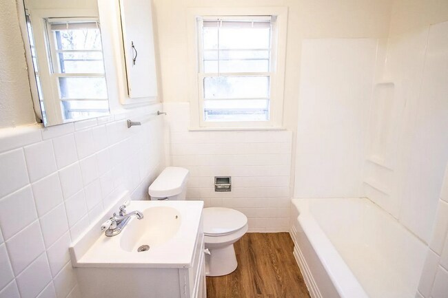 Building Photo - Updated 3 Bedroom Home for Rent in Central...