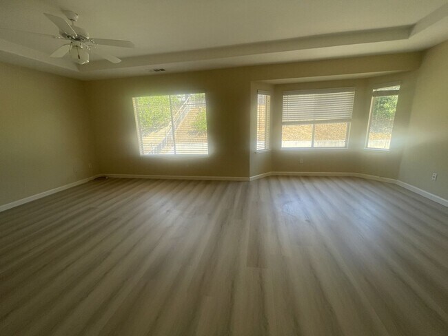 Building Photo - 4 Bedroom 3 Bath Hiddenbrook Home