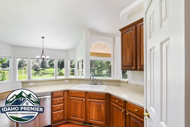 Building Photo - 418 E Trailside Dr