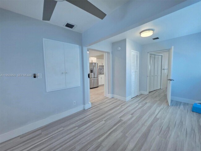 Building Photo - 250 NE 42nd St