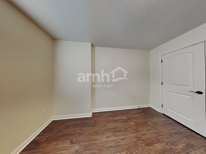 Building Photo - 1264 Woodford Ct