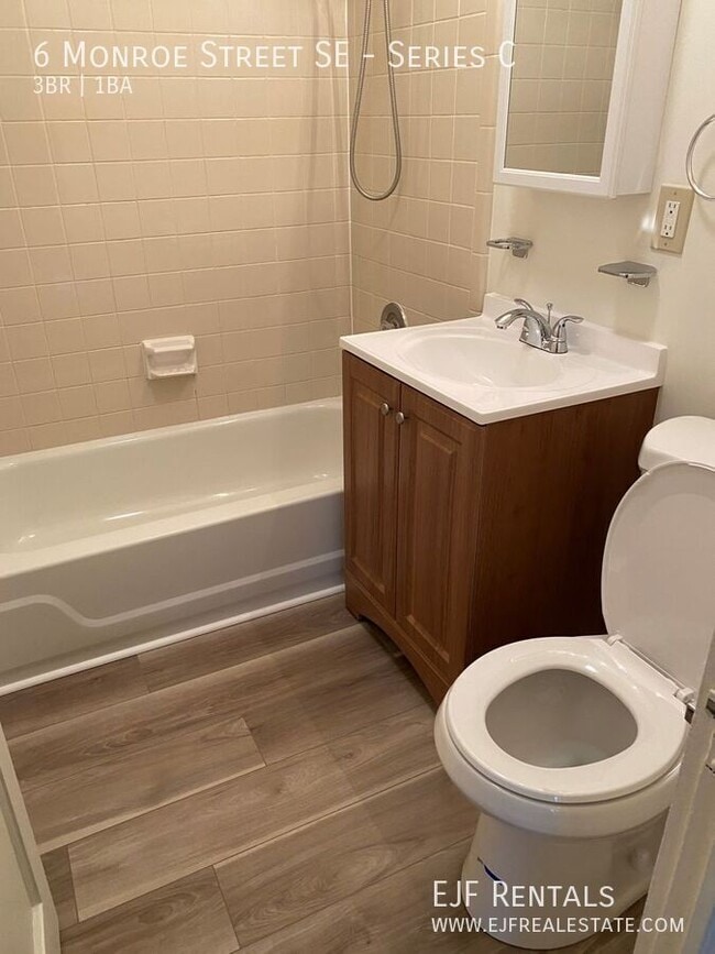 Building Photo - 6 Monroe St SE