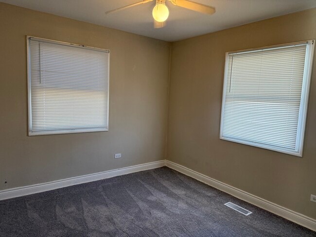 Building Photo - 537 Andover St