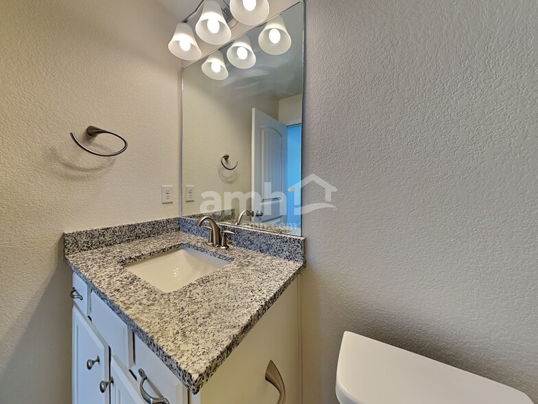 Building Photo - 10187 Dover St