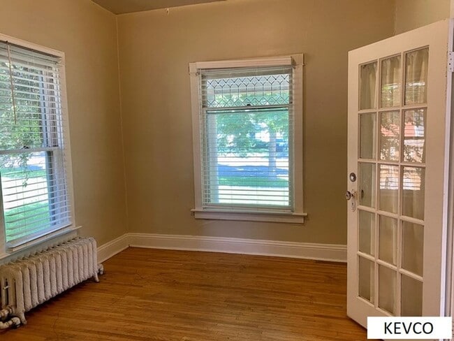 Building Photo - 321 Edwards St