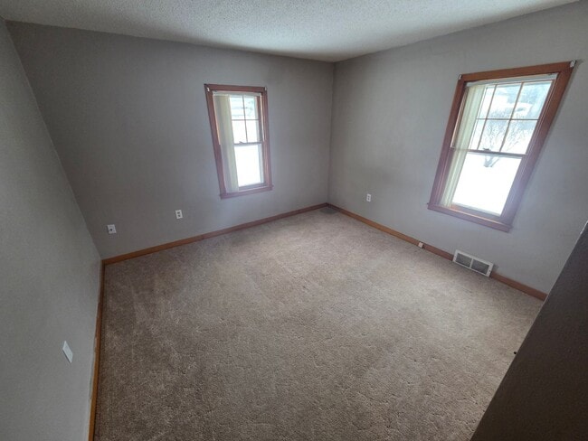 Building Photo - **FIRST MONTH FREE** 2 bedroom house in Lohrville now available! $725