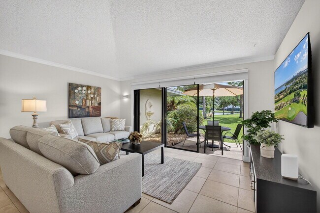 Building Photo - 119 Club Dr