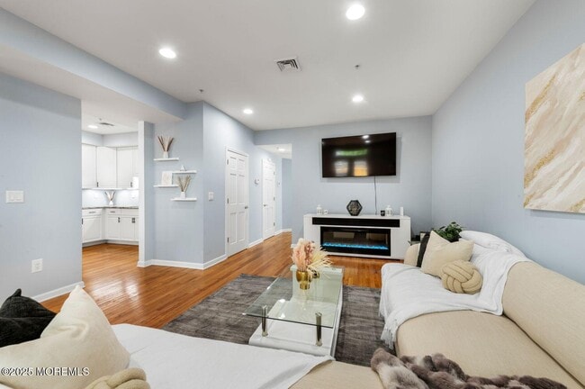 Building Photo - W162 Main St