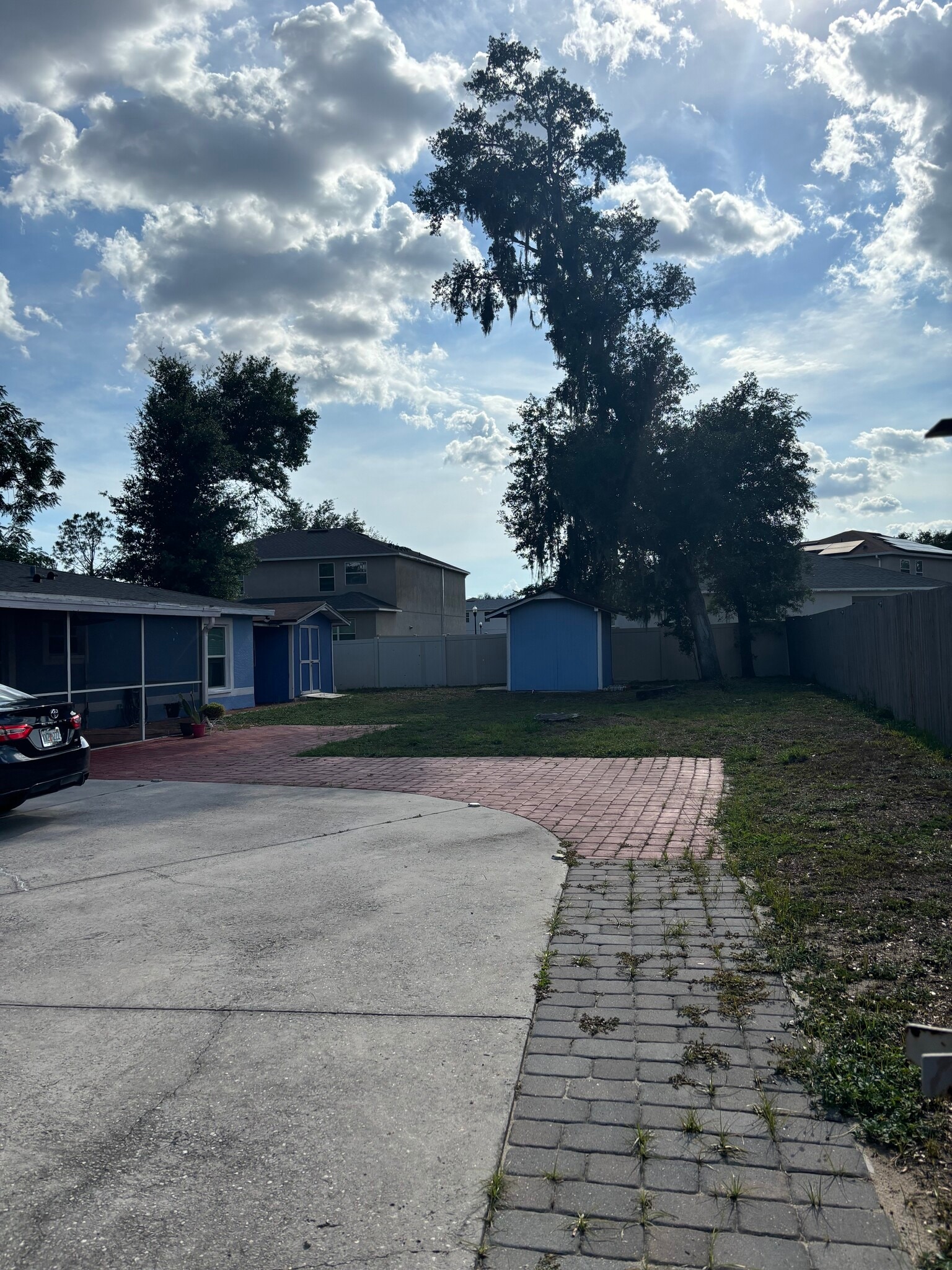 Building Photo - 421 Titian Rd