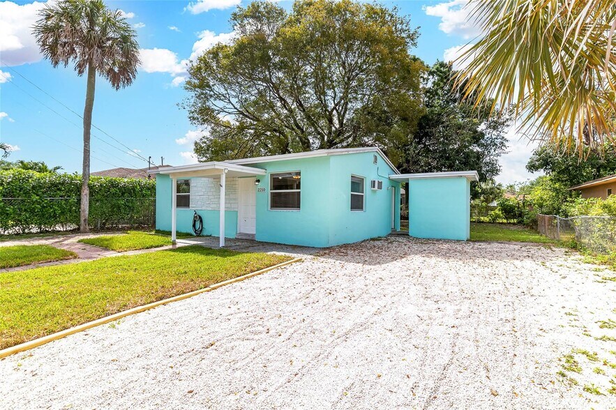 Building Photo - 2210 NW 5th St