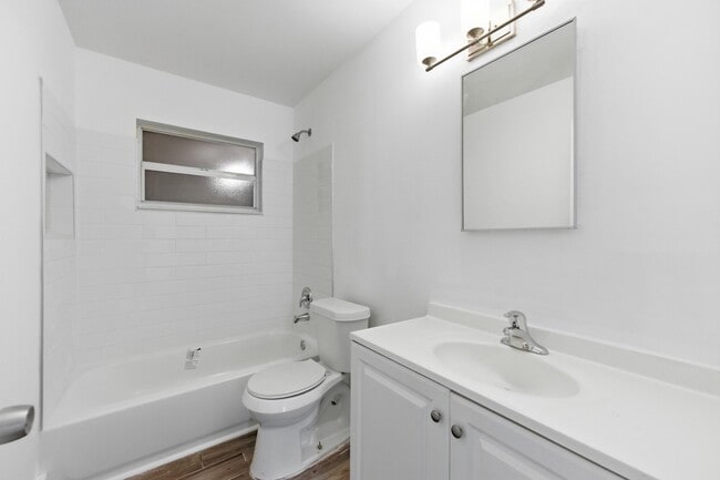 Building Photo - 3847 Roan Ct E