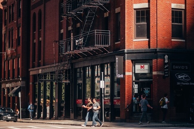 Building Photo - 281 Franklin St