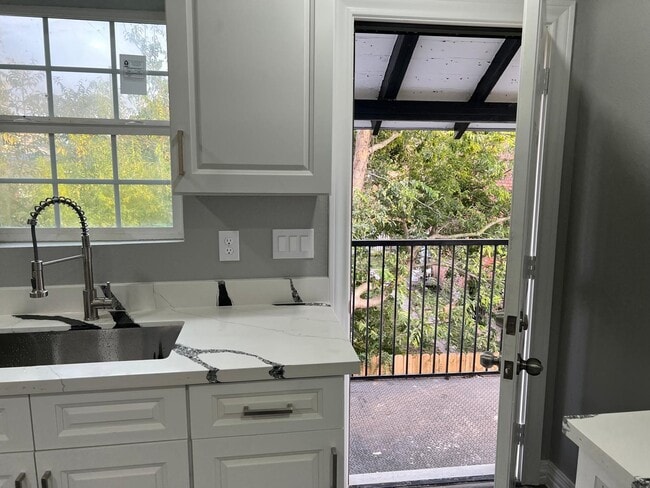 Building Photo - 4011 Delano St