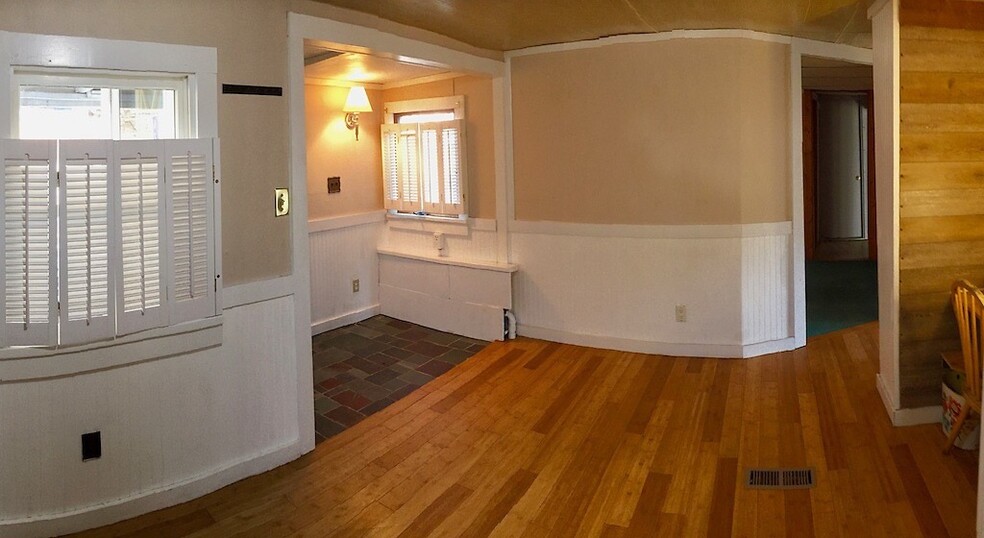 Eat in kitchen Separate bedroom Bathroom behind wall - 6201 NY-42