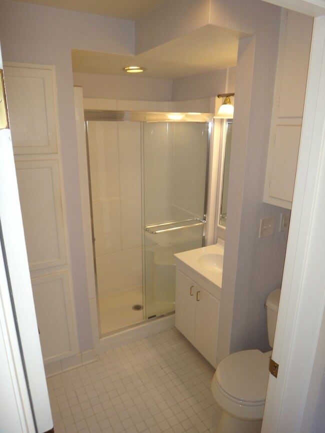 Building Photo - 3br/2ba Linden Hills Charmer - Great Location, Professional Management!