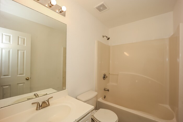 Building Photo - 4806 Enclave Dr